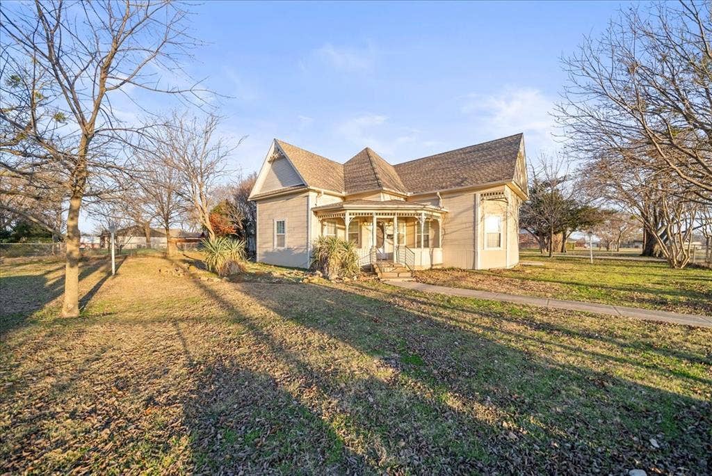 101 N 7th Street, Krum, TX 76249 View of front of home with roof with shingles