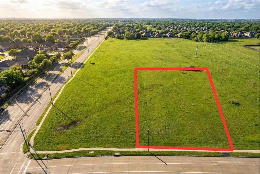 Property photo for 908 Polo Road, Grand Prairie, TX