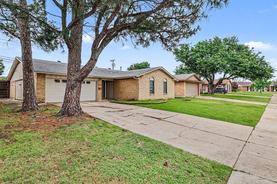 Property photo for 3417 Cavalier Court, Irving, TX