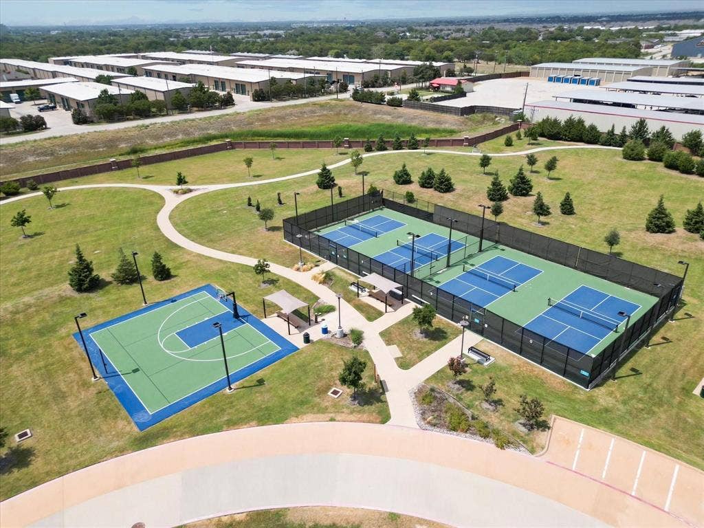 1492 Troon Drive, Frisco, TX 75036 Northside Outdoor Basketball and Pickleball Courts