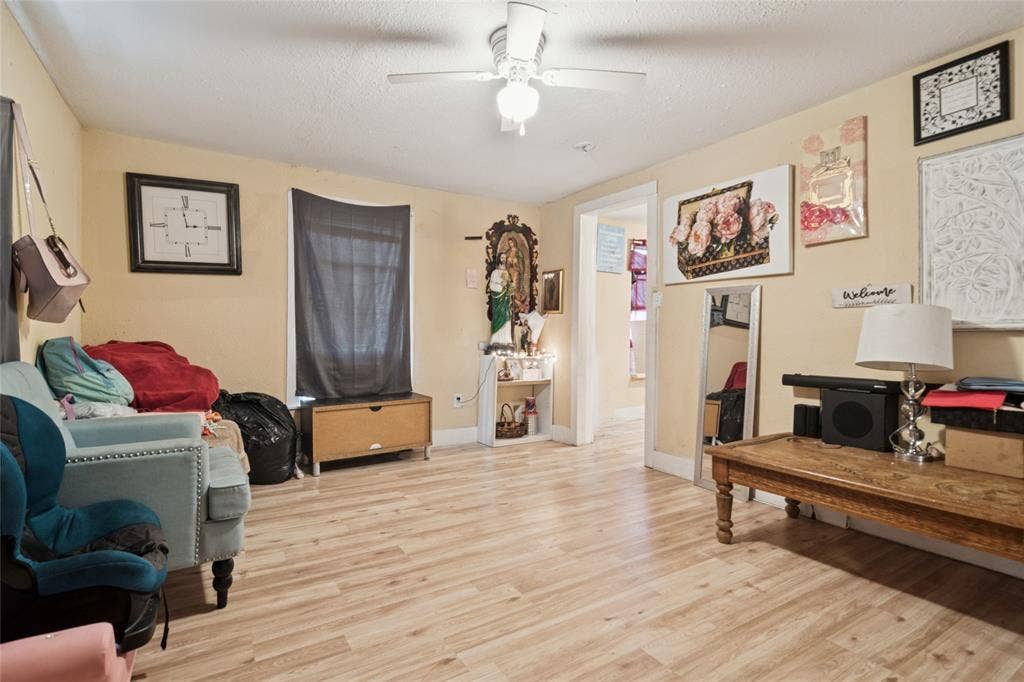 805 E 11th Street, Kemp, TX 75143