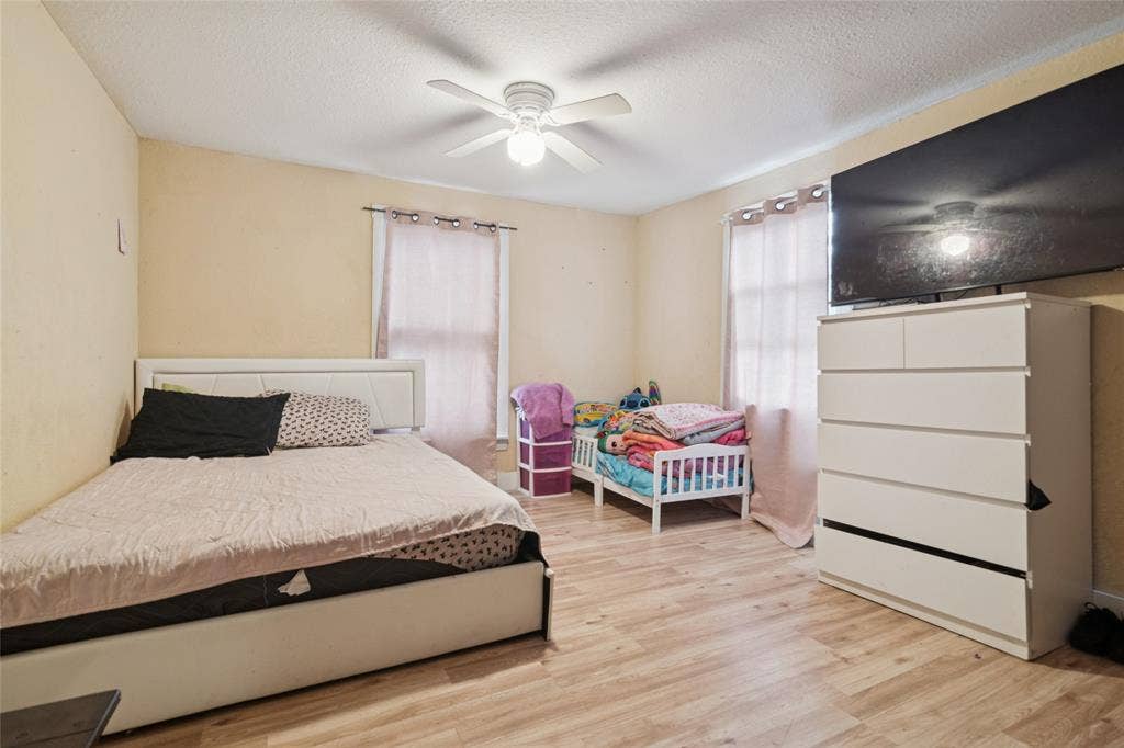 805 E 11th Street, Kemp, TX 75143