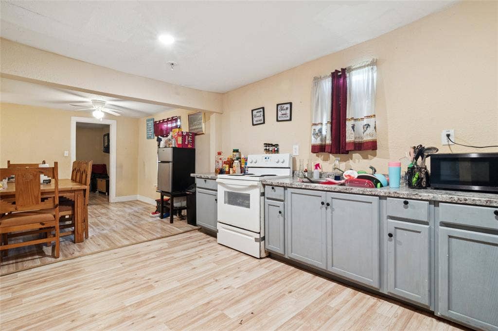 805 E 11th Street, Kemp, TX 75143