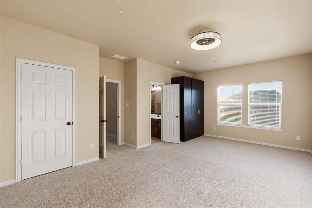 Large 2nd Floor Oversized room