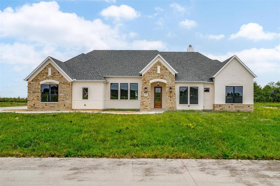 Property photo for 125 Aiden Drive, Waxahachie, TX