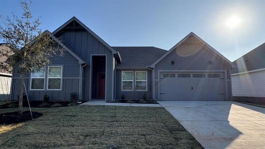 Property photo for 4131 CORNERSTONE Circle, Granbury, TX