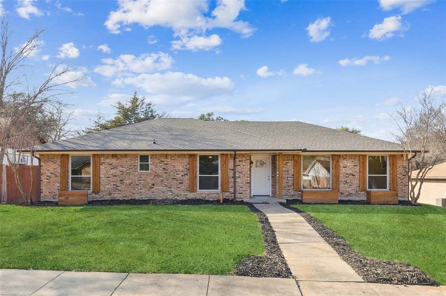 Property photo for 133 N Crestwood Boulevard, DeSoto, TX