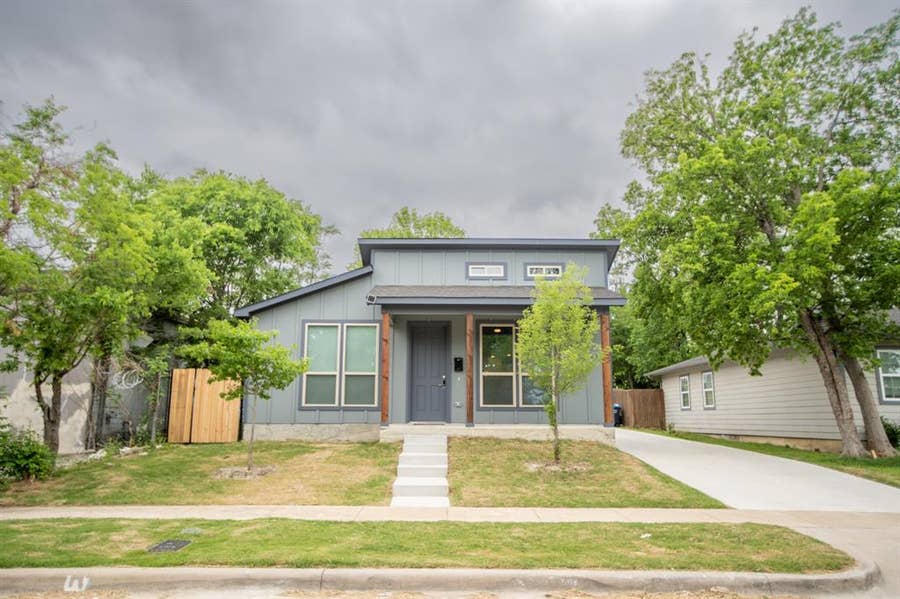 Property photo for 836 E Maddox Avenue, Fort Worth, TX