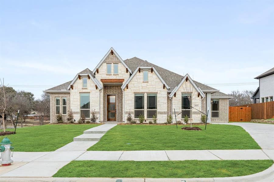 Property photo for 805 Delray Court, Midlothian, TX