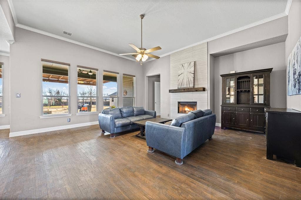 117 Vail Lane, Waxahachie, TX 75167 Large windows with backyard view