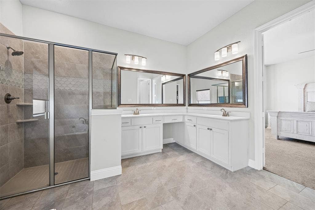 117 Vail Lane, Waxahachie, TX 75167 Dual sinks in primary bathroom