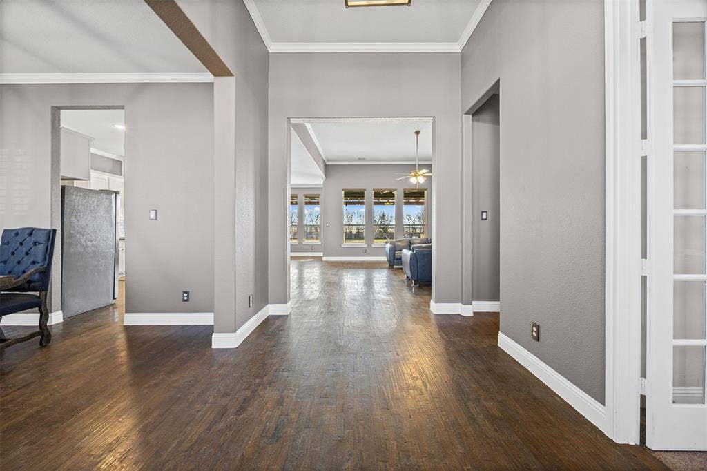 117 Vail Lane, Waxahachie, TX 75167 Large front entry with office on the right and dining on the left