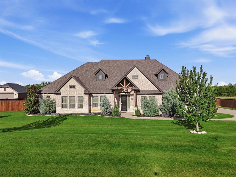 Property photo for 117 Vail Lane, Waxahachie, TX
