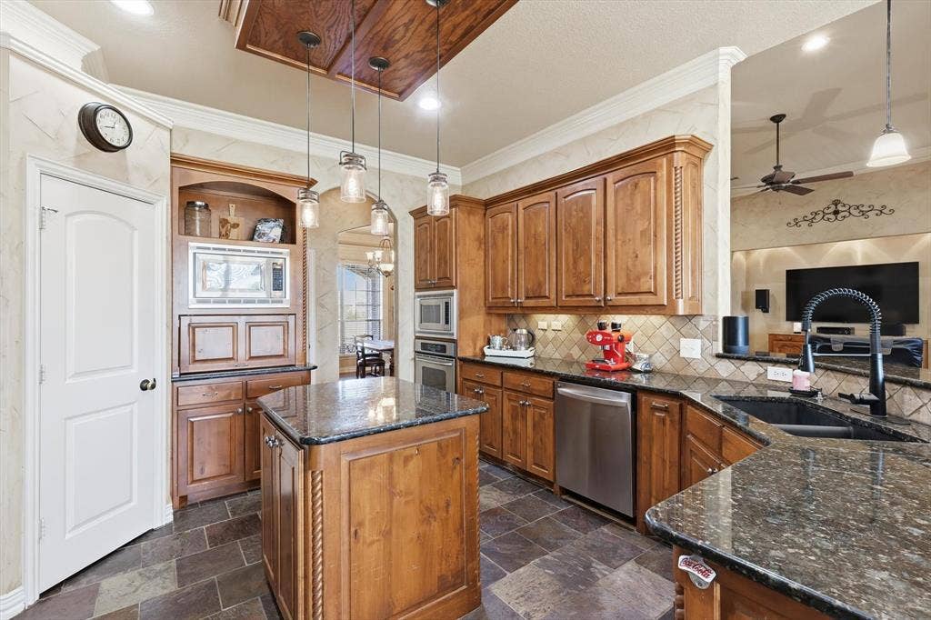 209 Lonesome Prairie Trail, Haslet, TX 76052