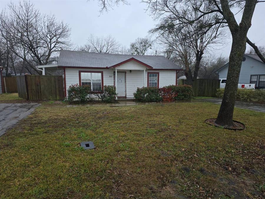 Property photo for 302 E Gertrude Street, Crandall, TX