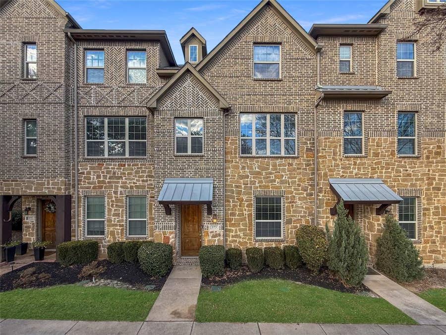 Property photo for 573 W Royal Lane, Irving, TX