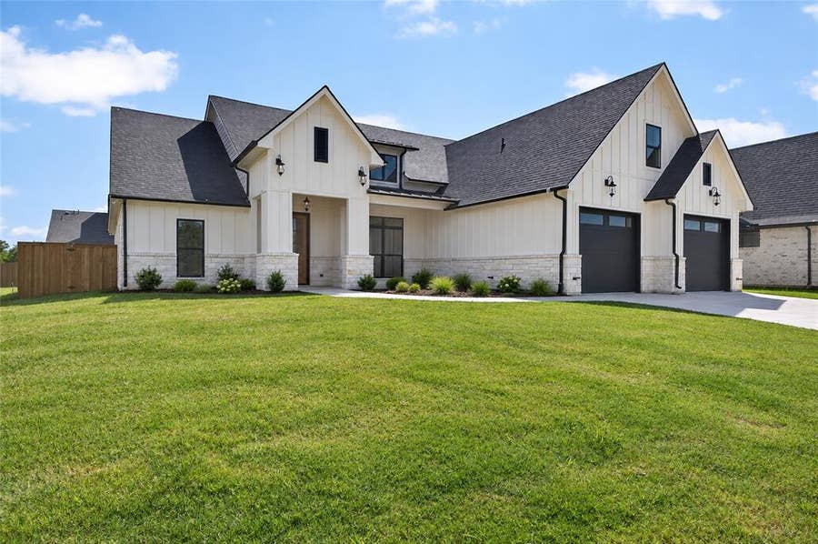 Property photo for 2033 Nichole Boulevard, Pottsboro, TX