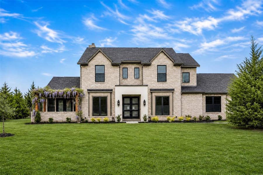 Property photo for 3020 Stonebriar Drive, Waxahachie, TX