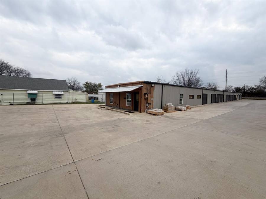 Property photo for 2103 S Kaufman Street, Ennis, TX
