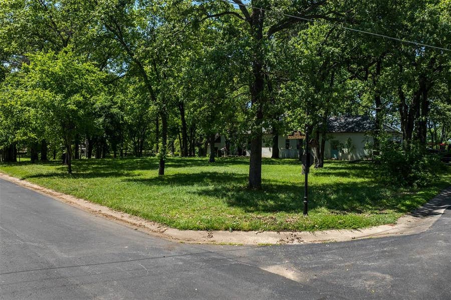 Property photo for 697 Enchanted Isles Drive, Mabank, TX