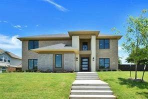 Property photo for 404 Mckinley Street, DeSoto, TX