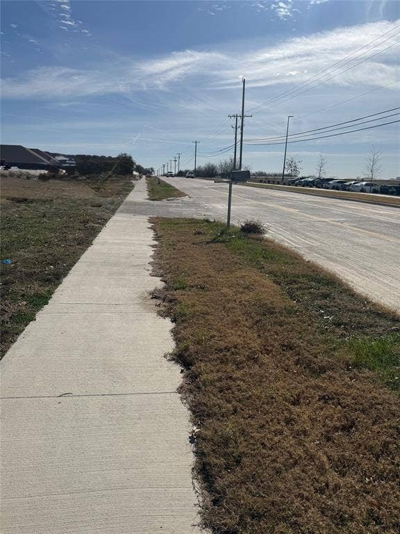 280 N Mitchell Road, Mansfield, TX 76063 Driveway going into property!