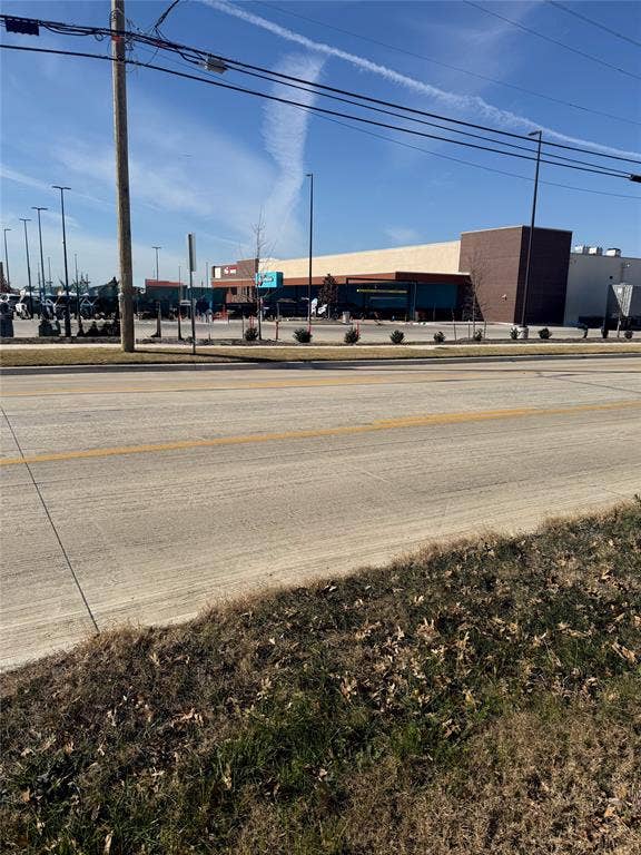 280 N Mitchell Road, Mansfield, TX 76063 HEB across street to the right of property.l
