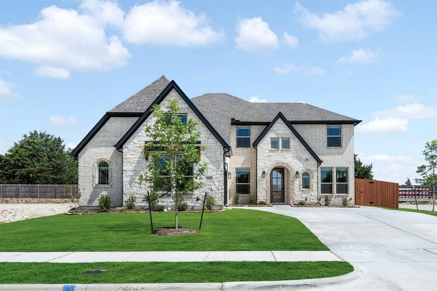 Property photo for 3433 Nightingale Lane, Midlothian, TX