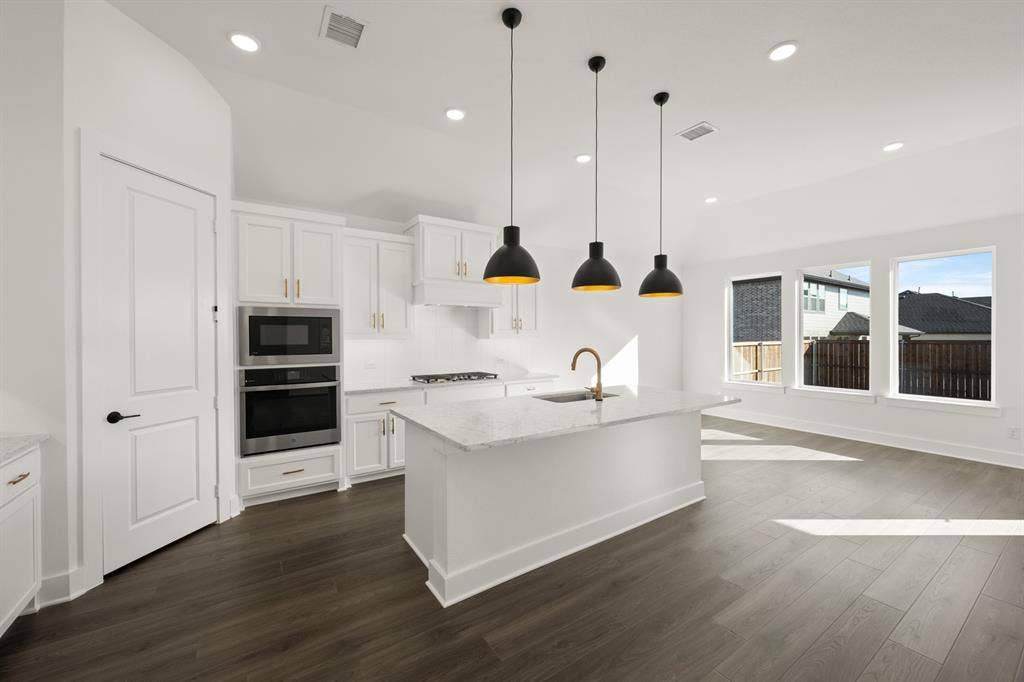 5012 Hillside Green Trail, Midlothian, TX 76065 5012 Hillside Green- Kitchen-1