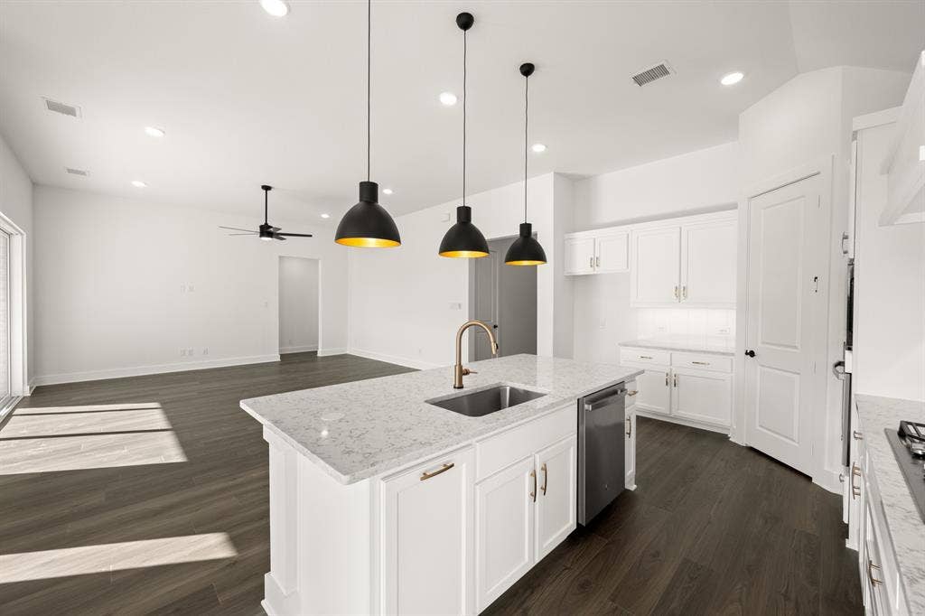 5012 Hillside Green Trail, Midlothian, TX 76065 5012 Hillside Green- Kitchen-5