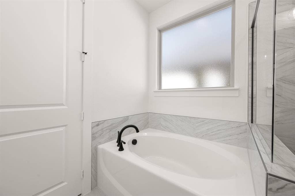 7409 Autumn Hill Drive, Denton, TX 76249 7409 Autumn Hill- Primary Suite-5