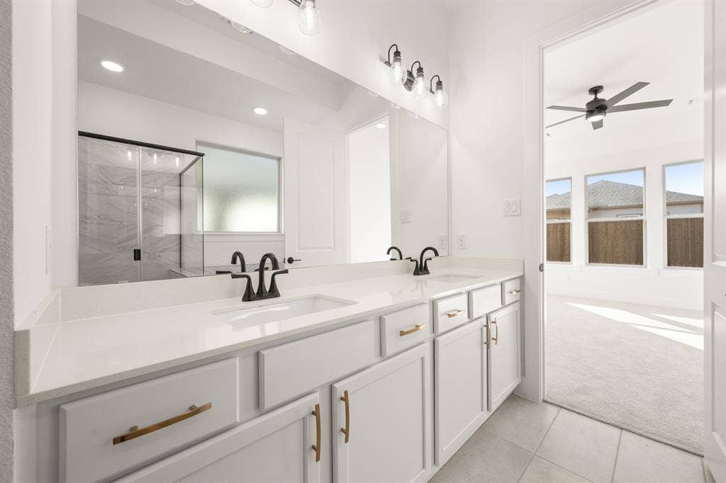 7409 Autumn Hill Drive, Denton, TX 76249 7409 Autumn Hill- Primary Suite-4