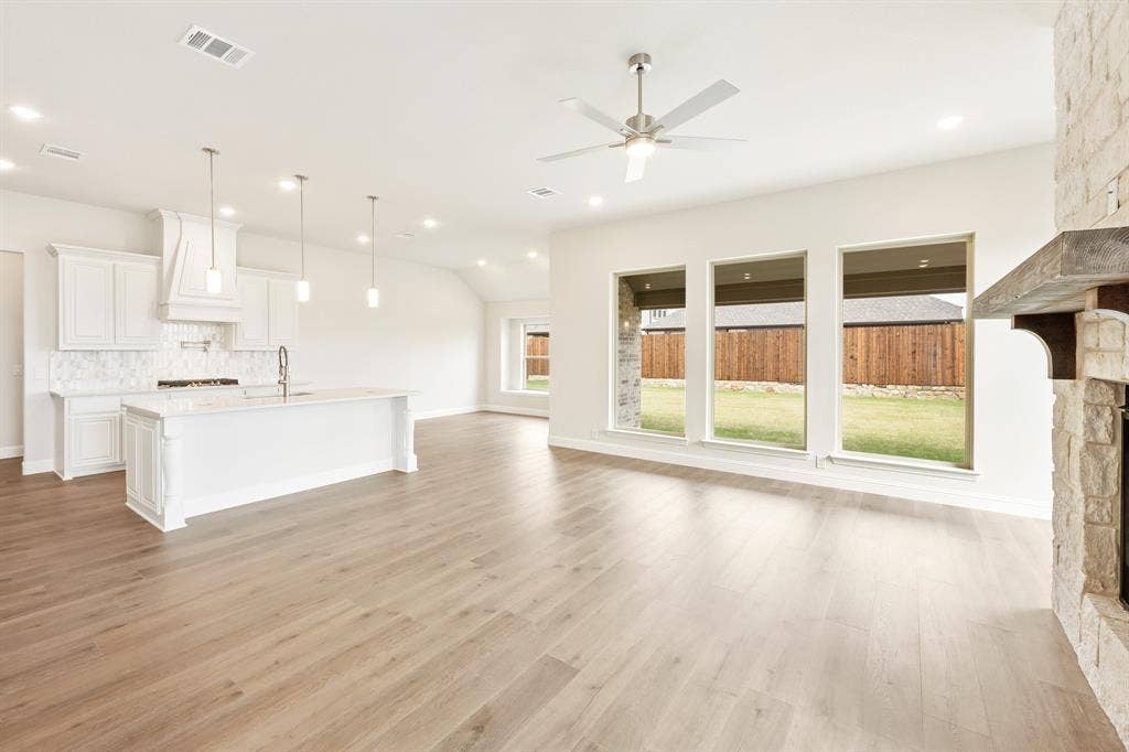 1617 Community Drive, Cedar Hill, TX 75116 1617 Community Drive, Cedar Hill, TX 75116