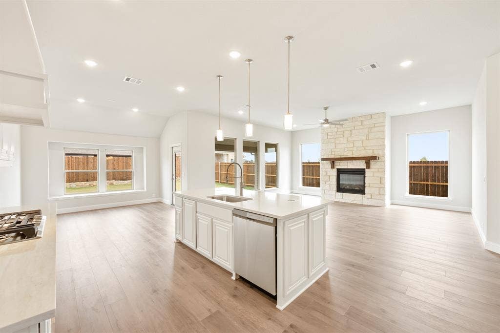 1617 Community Drive, Cedar Hill, TX 75116 1617 Community Drive, Cedar Hill, TX 75116