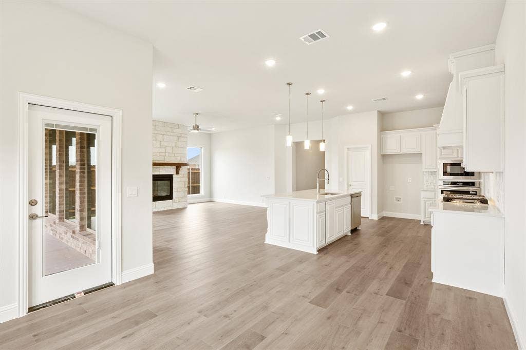 1617 Community Drive, Cedar Hill, TX 75116 1617 Community Drive, Cedar Hill, TX 75116