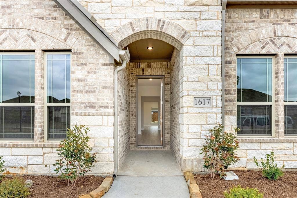 1617 Community Drive, Cedar Hill, TX 75116 1617 Community Drive, Cedar Hill, TX 75116