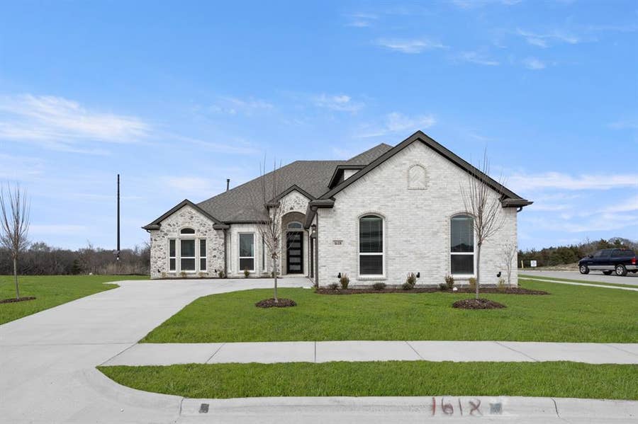 Property photo for 1618 Whisperwood Way, Midlothian, TX