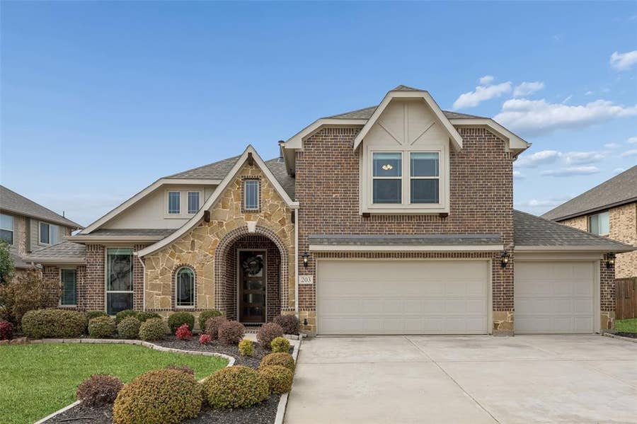 Property photo for 203 Oakcrest Drive, Justin, TX