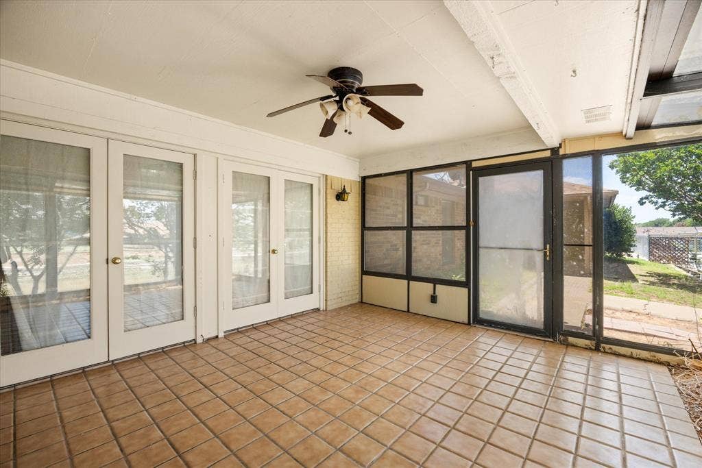 706 Tahiti Drive, Granbury, TX 76048 706 Tahiti Drive, Granbury, TX 76048