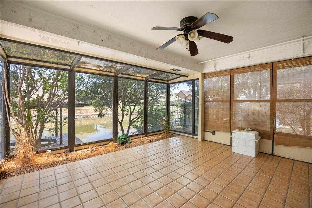 706 Tahiti Drive, Granbury, TX 76048 706 Tahiti Drive, Granbury, TX 76048