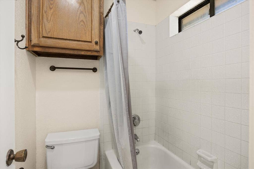 706 Tahiti Drive, Granbury, TX 76048 706 Tahiti Drive, Granbury, TX 76048