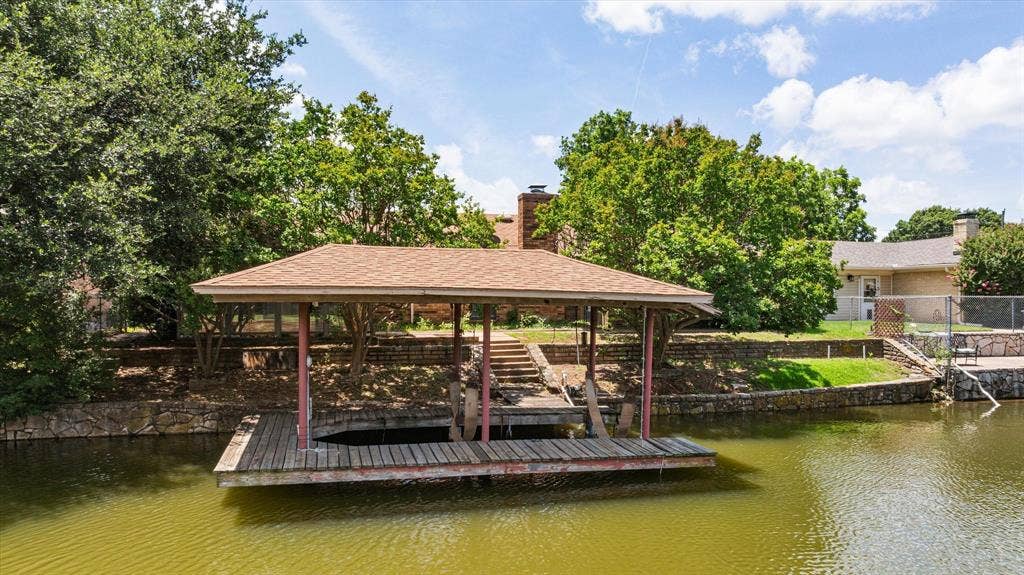 706 Tahiti Drive, Granbury, TX 76048 706 Tahiti Drive, Granbury, TX 76048