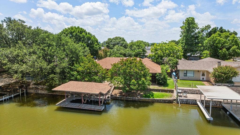 706 Tahiti Drive, Granbury, TX 76048 706 Tahiti Drive, Granbury, TX 76048