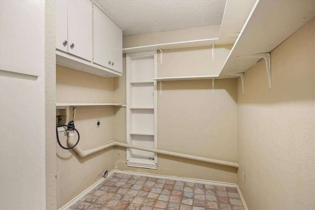 706 Tahiti Drive, Granbury, TX 76048 706 Tahiti Drive, Granbury, TX 76048