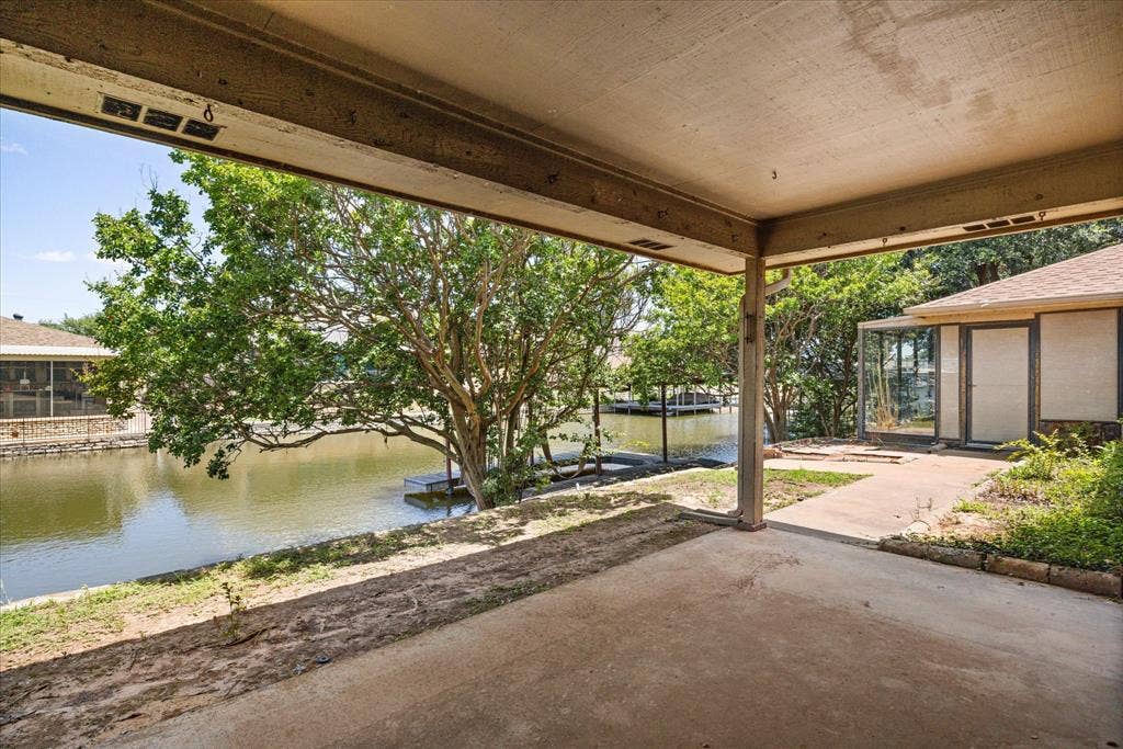706 Tahiti Drive, Granbury, TX 76048 706 Tahiti Drive, Granbury, TX 76048