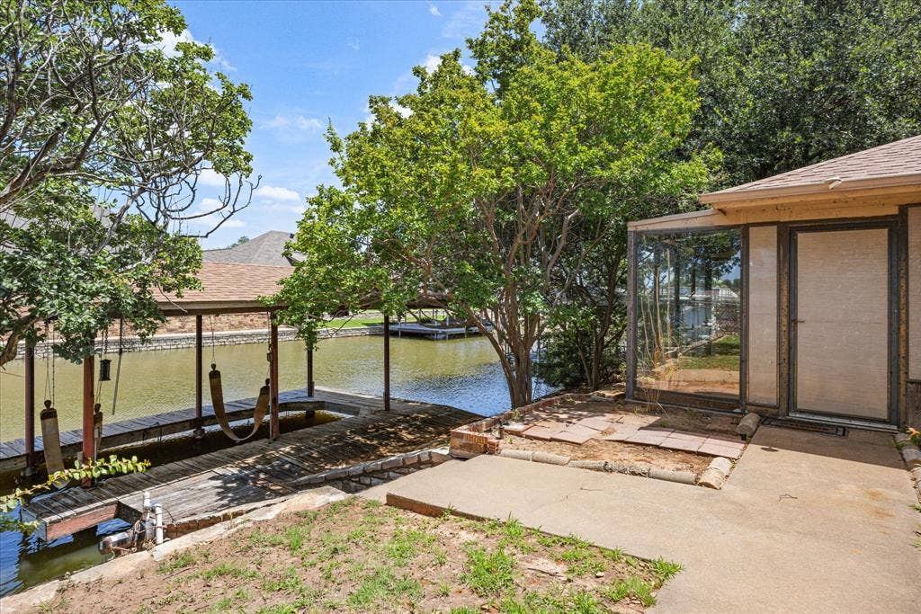 706 Tahiti Drive, Granbury, TX 76048 706 Tahiti Drive, Granbury, TX 76048