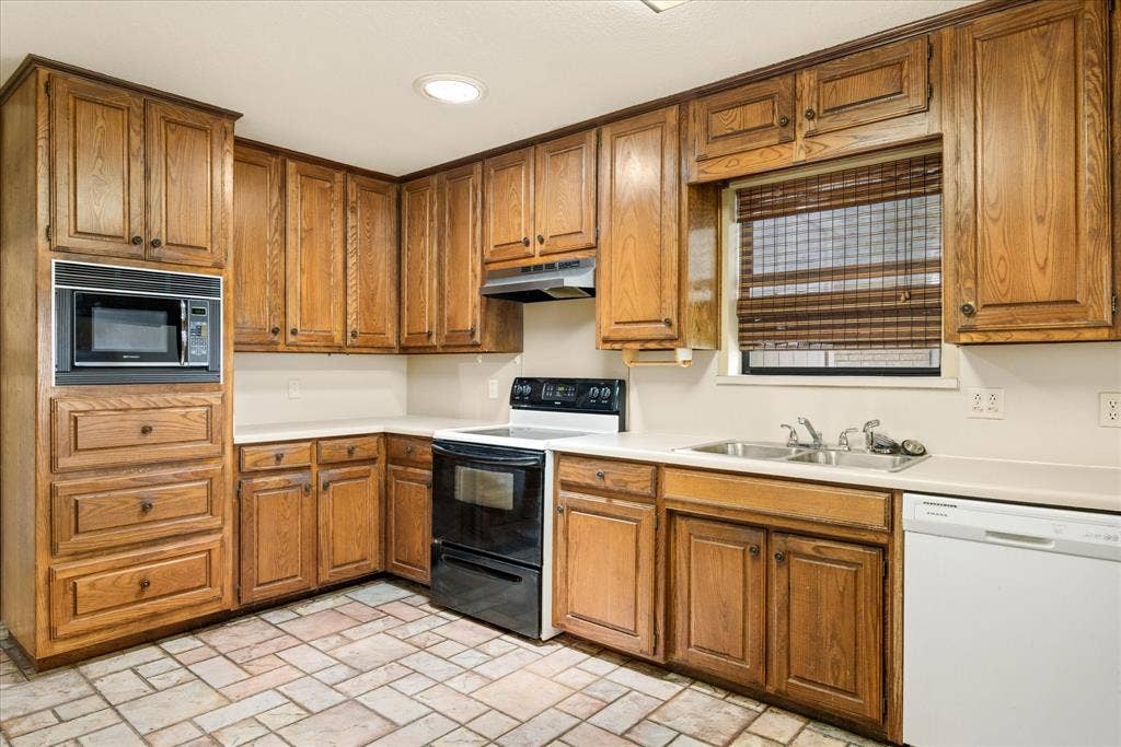 706 Tahiti Drive, Granbury, TX 76048 706 Tahiti Drive, Granbury, TX 76048