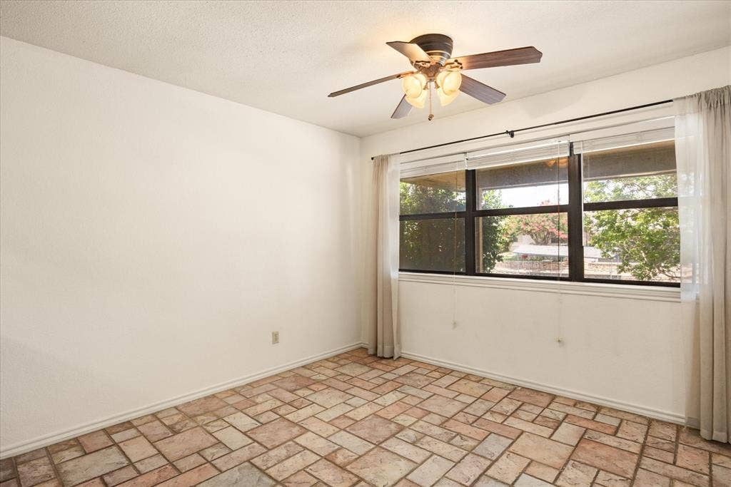 706 Tahiti Drive, Granbury, TX 76048 706 Tahiti Drive, Granbury, TX 76048