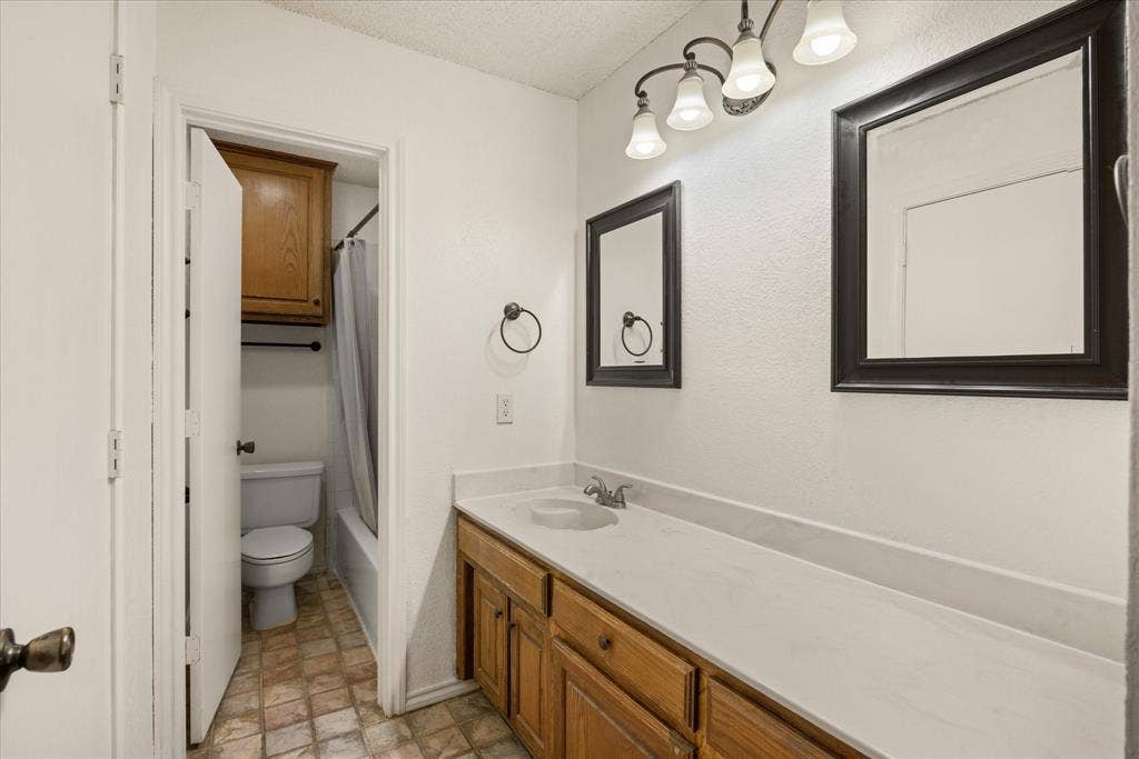 706 Tahiti Drive, Granbury, TX 76048 706 Tahiti Drive, Granbury, TX 76048