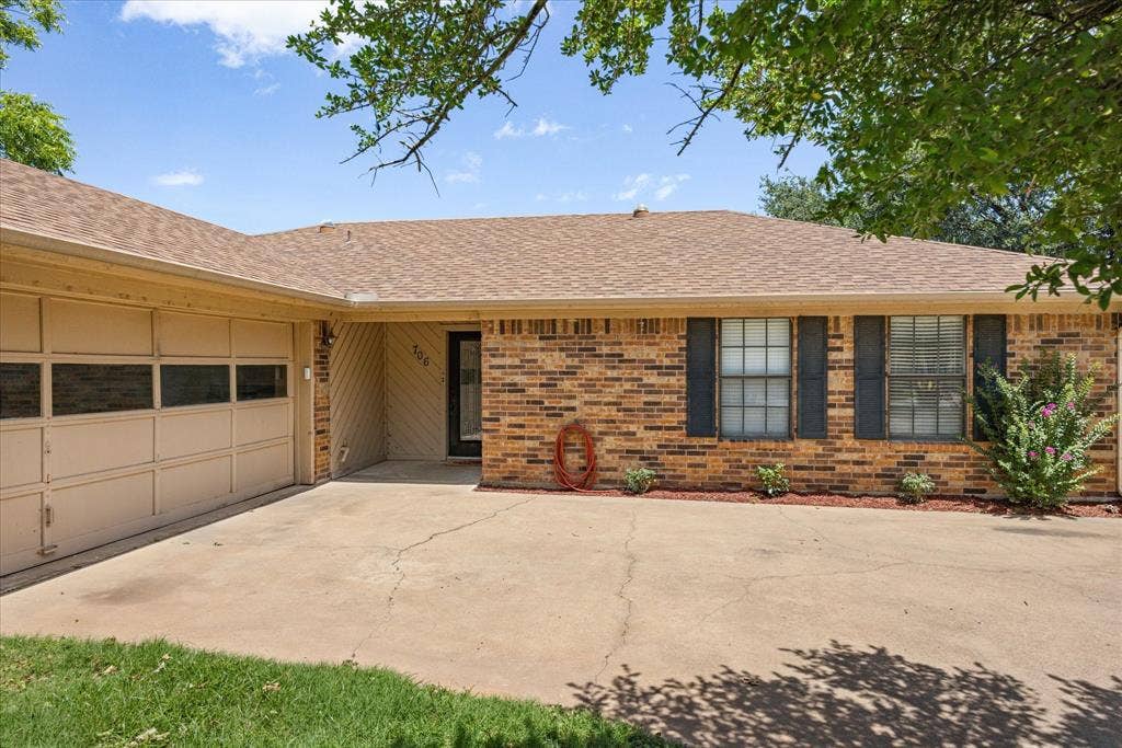 706 Tahiti Drive, Granbury, TX 76048 706 Tahiti Drive, Granbury, TX 76048